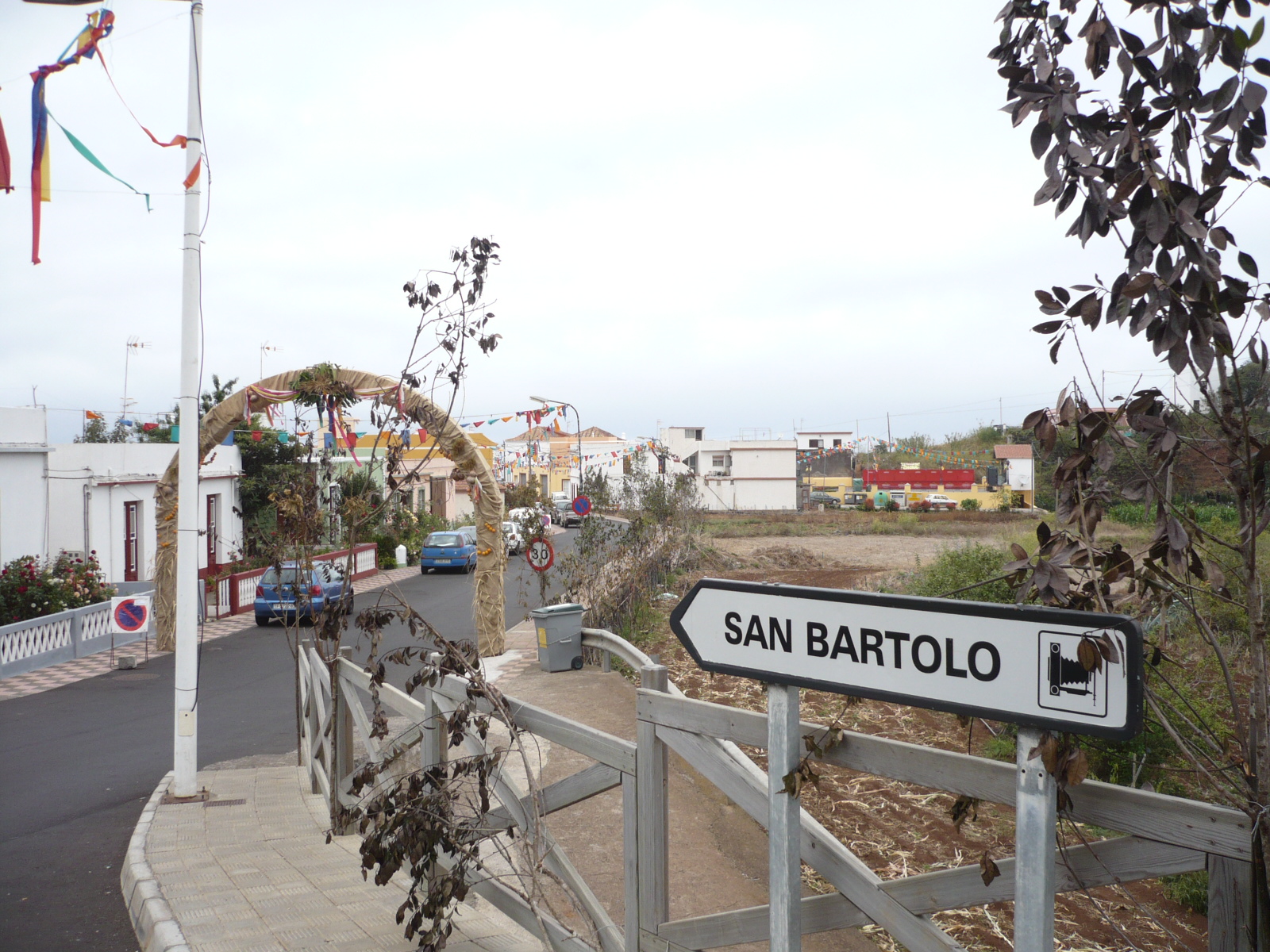 Calle que conduce a la ermita de San Bartolo