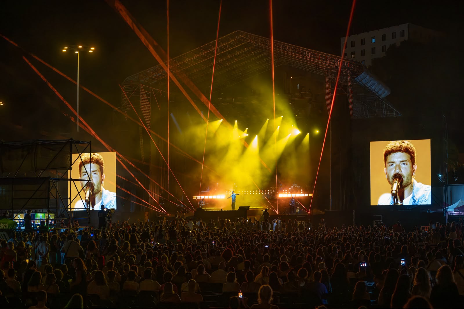 Público en el concierto de Los 40 Capital Pop en el recinto portuario de Santa Cruz de La Palma