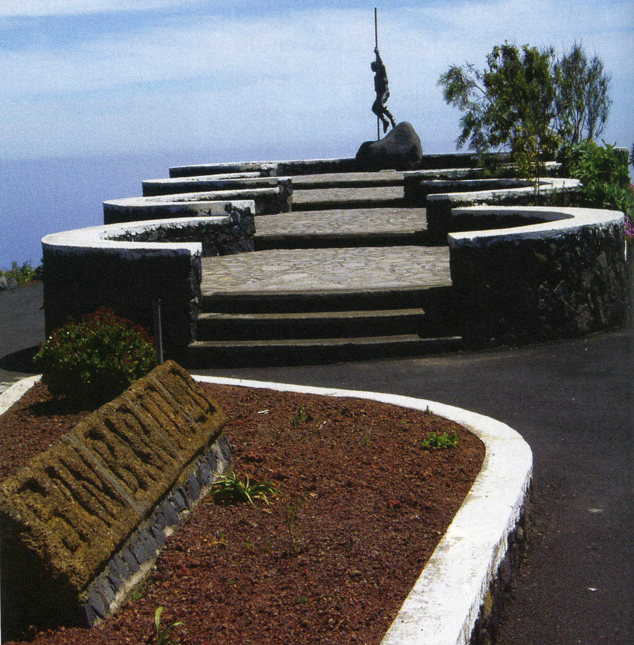 Escultura del Salto del Enamorado, obra de Fran Concepción